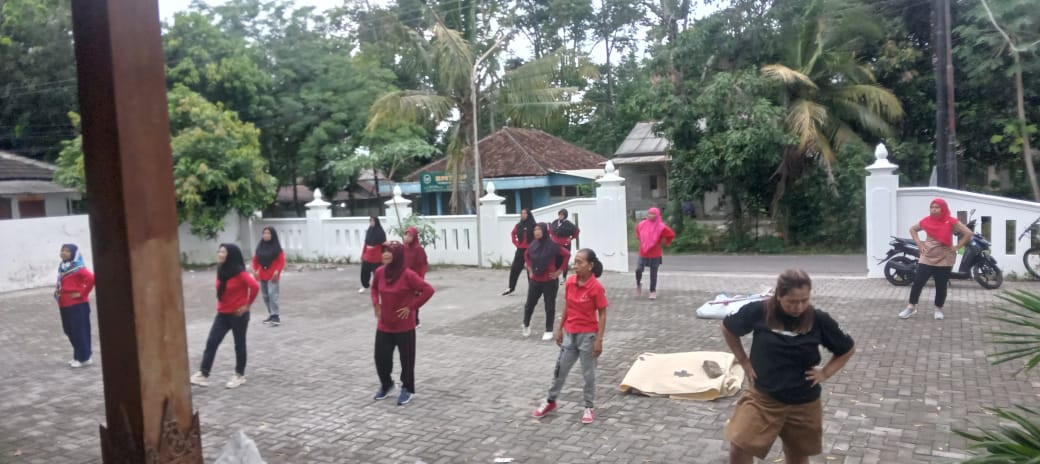 Senam Rutin RT 02 Pokoh