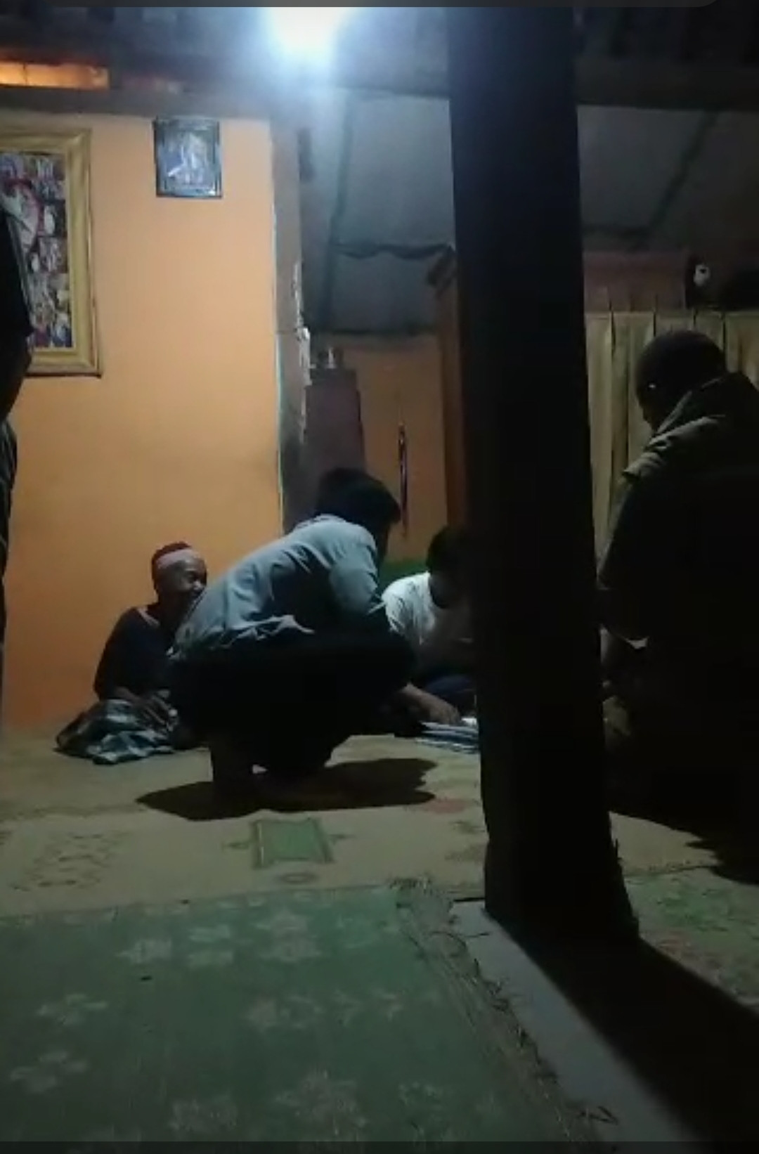 Kegiatan pertemuan rutin  kamis Paing bapak bapak  di wilayah RT 06 Jetis wedomartani