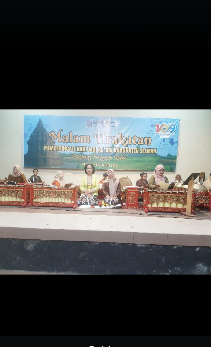 Malam pentas karawitan yg di hadiri oleh warga krajan dlm rangka hari jadi k 109 kabupaten sleman