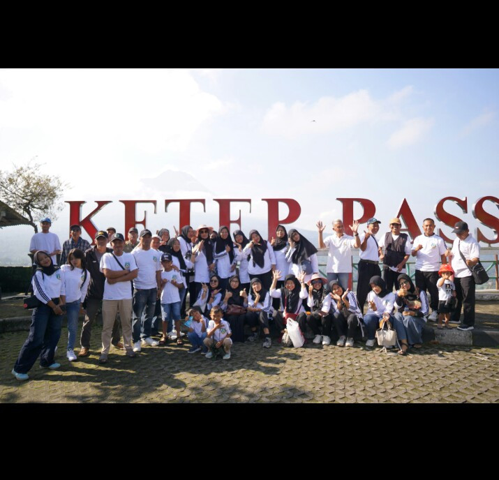 Kunjungan warga saren ke musium ketep pass