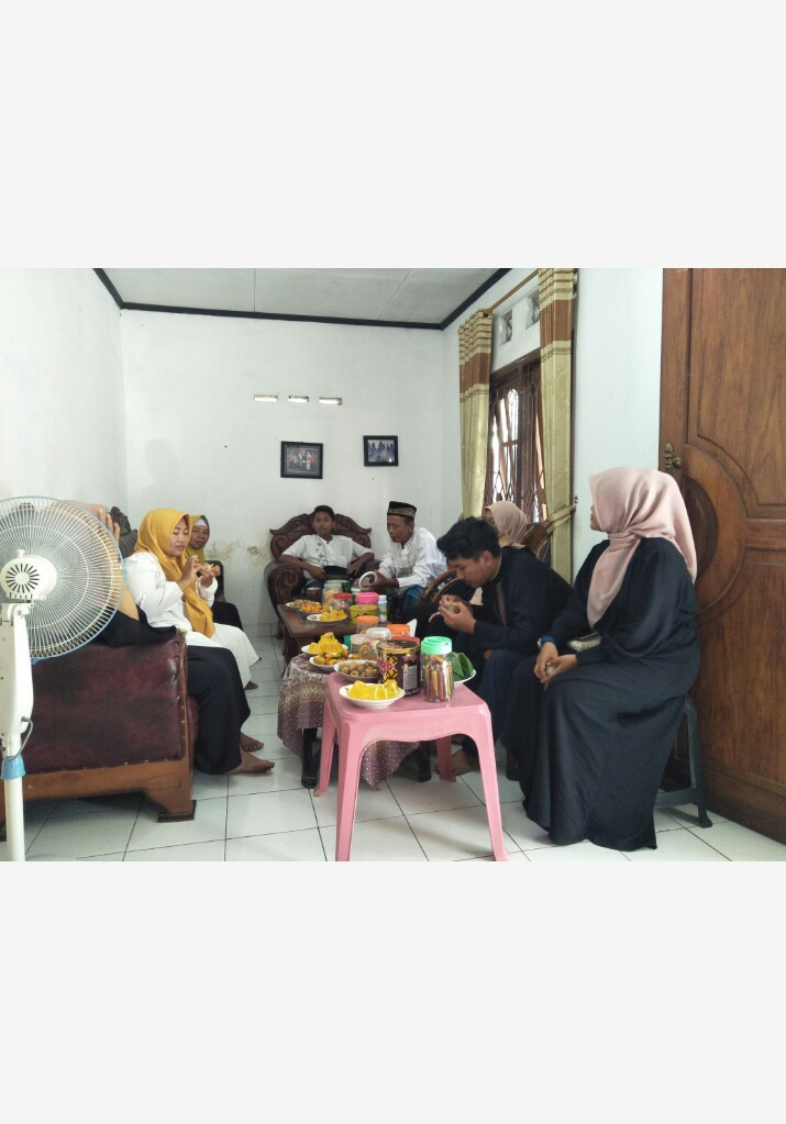 Budaya ujong lebaran saren