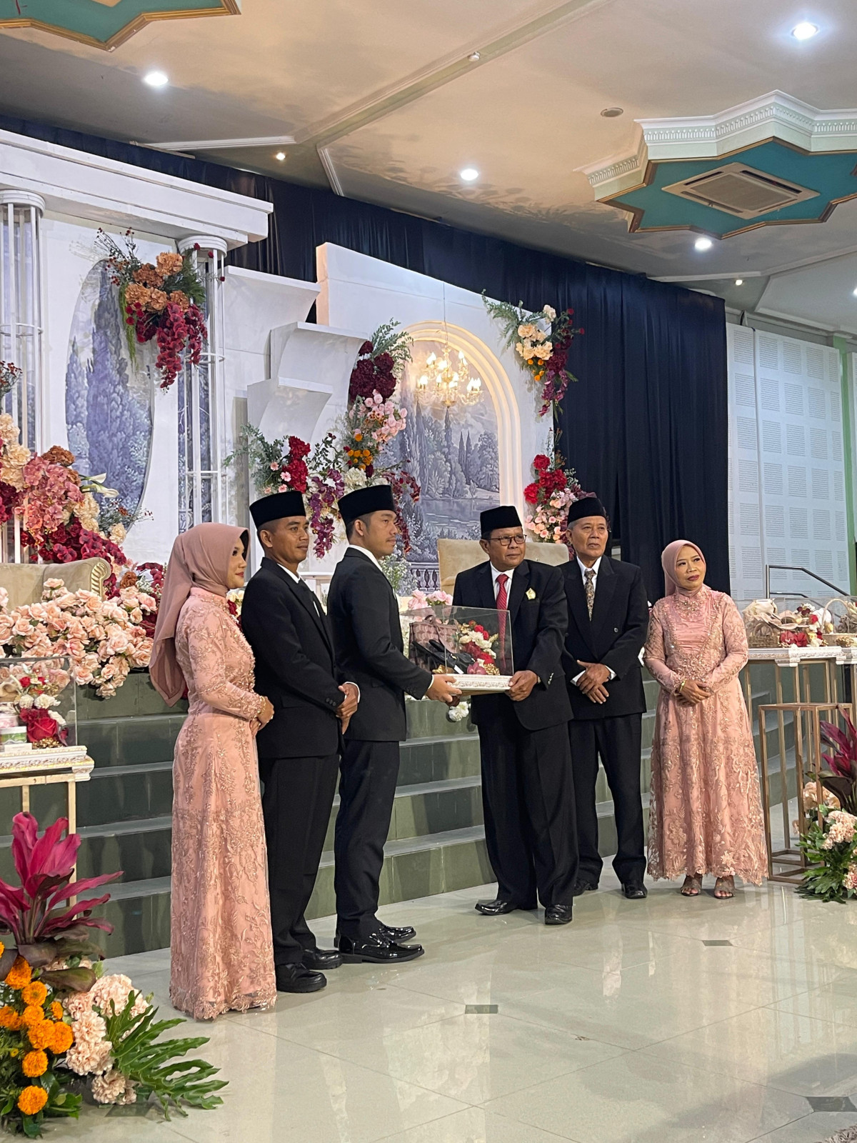 Mendampingi pernikahan warga dan pasrah manten PADUKUHAN KARANGSARI