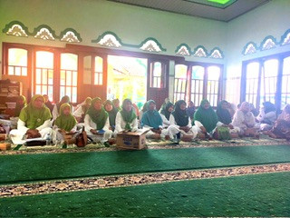 Pengajian muslimat NU diikuti warga Sanggrahan