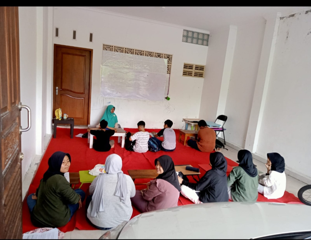 Kegiatan belajar bersama anak anak SD / pembekalan materi ASPD di gebang jetis wedomartani