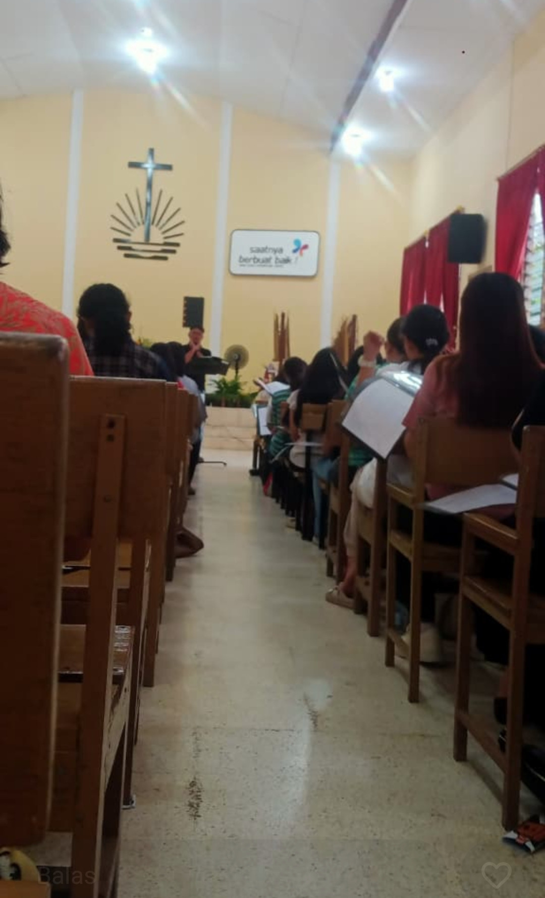 Kegiatan ibadah kaum nasrani di gereja Jetis wedomartani