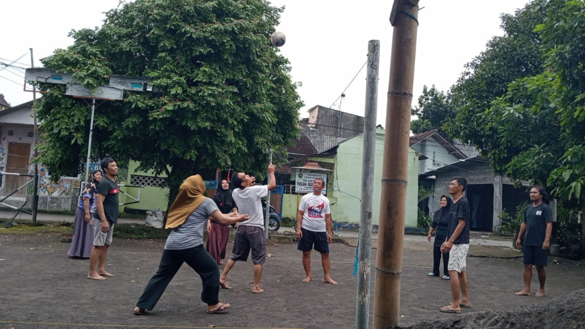 Latihan Voli Ibu2 warga krajan