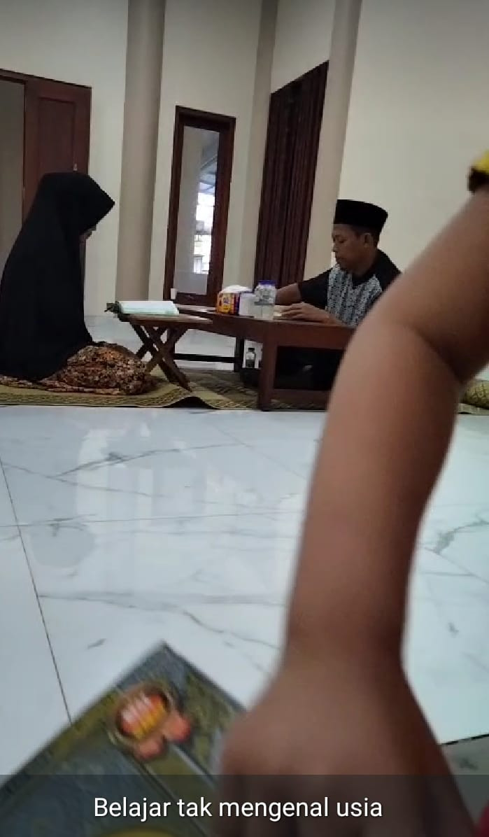 Belajar metode Tahsin Klmpok pengajian Ibu2 warga Krajan