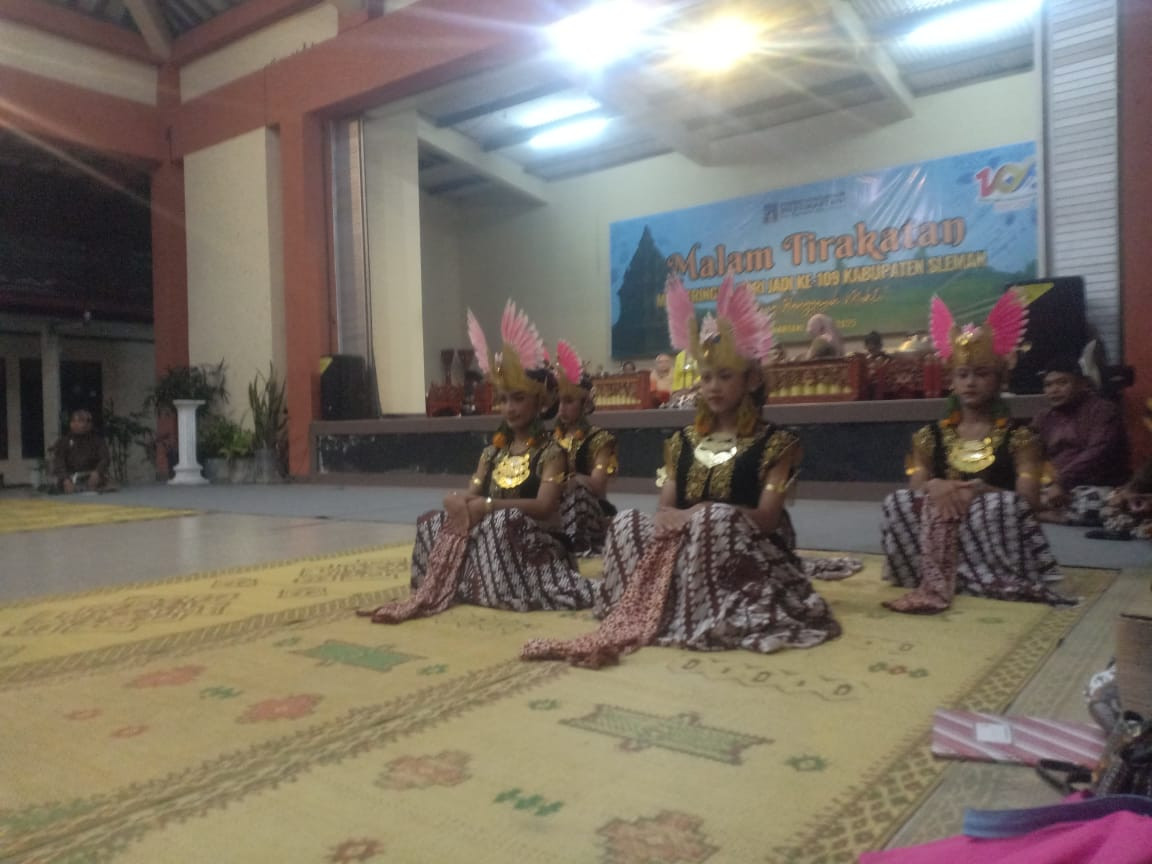 Kader desa prima padukuhan Bakungan ikut serta malam tirakat hari jadi Sleman ke 109 di kalurahan Wedomartani