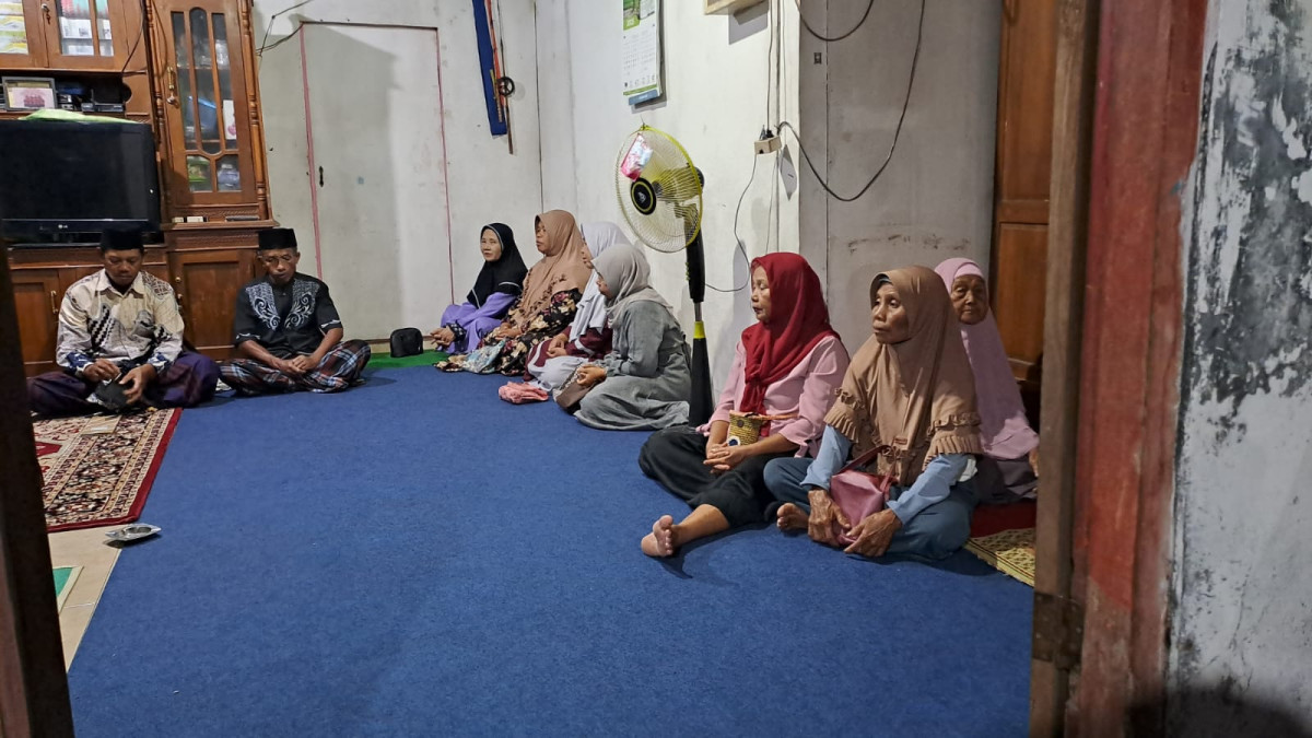 Yasinan Rutin Malam Jumat oleh warga Karangmojo Padukuhan Ceper
