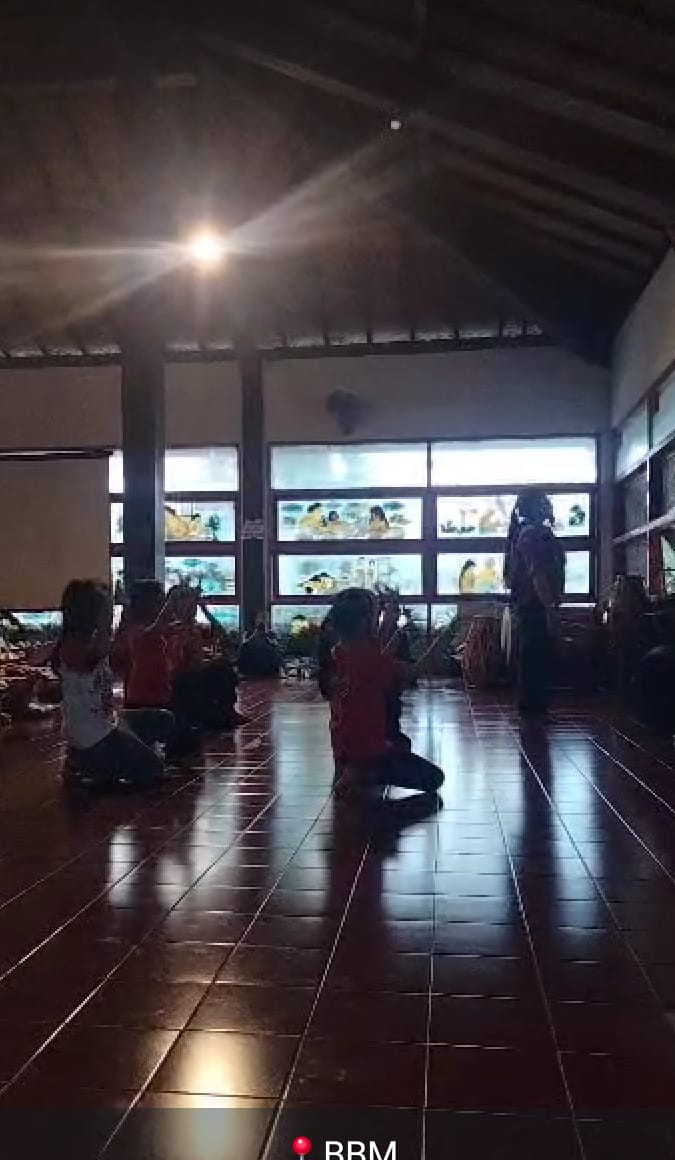 Latihan Rutin tarian Tradisional oleh Anak2 warga krajan