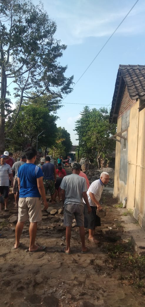 Gotong Royong Warga RT 03 Pokoh