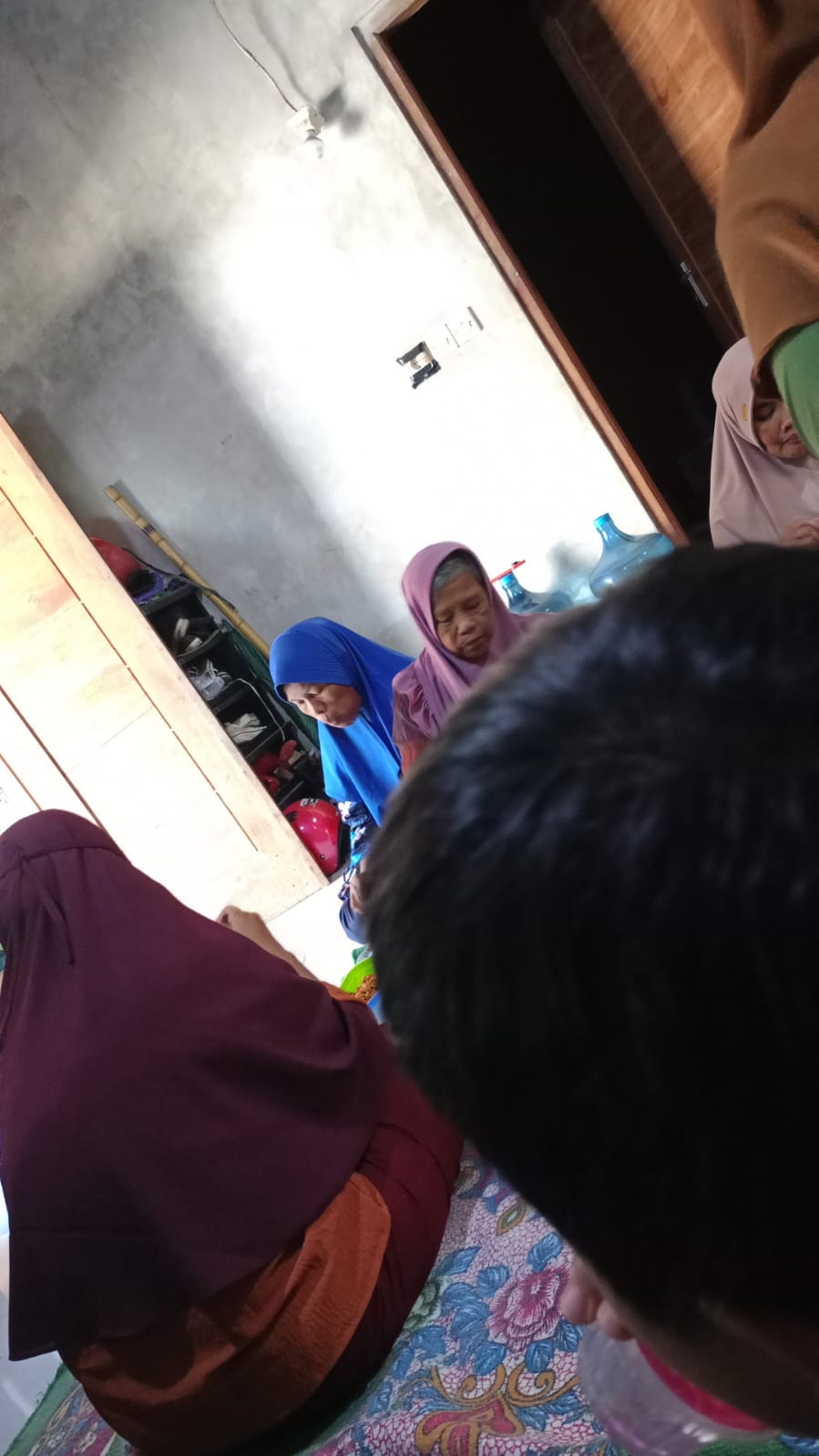 Menjenguk Warga Khitan RT 03 Padukuhan Pokoh