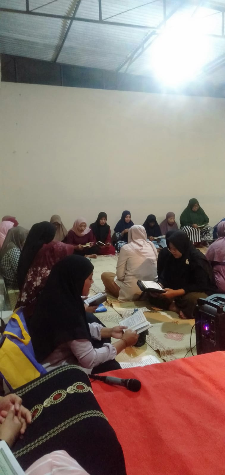 Kegiatan rutinan yasinan malam Jumat ibu ibu RT 04 RW 45 di jetis wedomartani