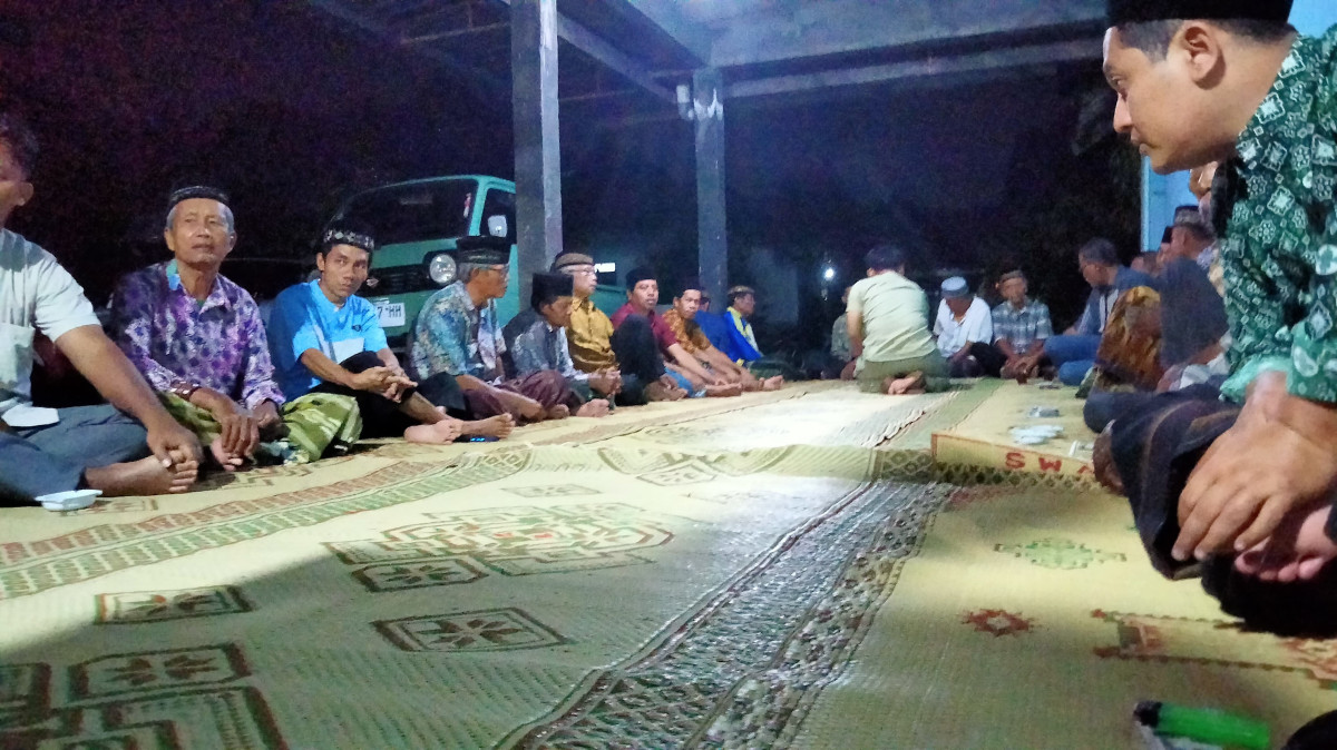 Tahlil peringatan 2 tahun ibu Marto warga Tonggalan