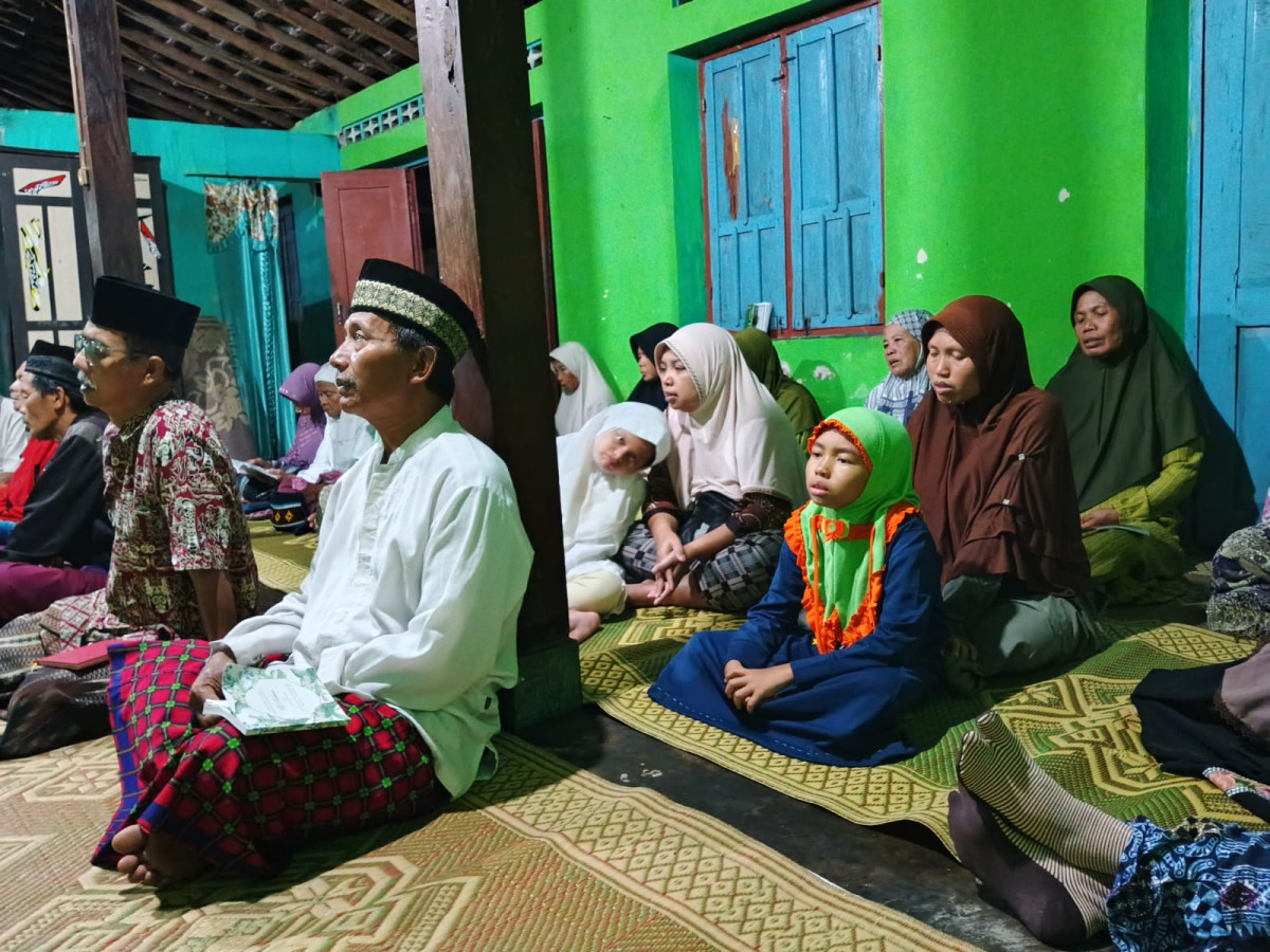 Yasinan bpk2 ibu2 rw 1 gedongan lor