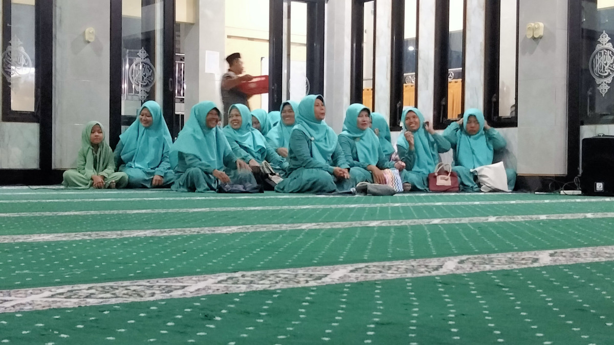 Jamaah pengajian pelepasan haji warga Tonggalan