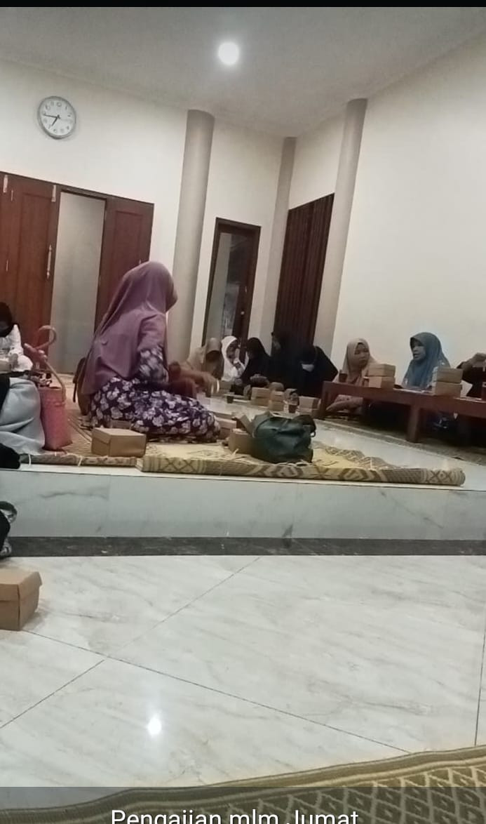 Pengajian rutin malam jumat ibu2 warga krajan