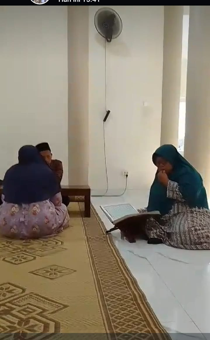 Belajar metode Tahsin Klmpok pengajian Ibu2 warga Krajan