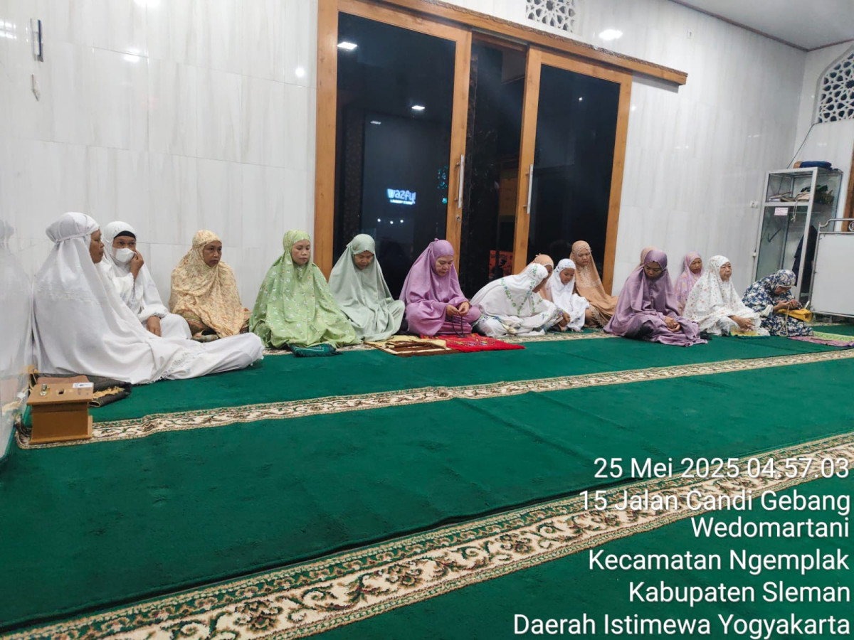 Kegiatan pengajian rutin Ahad pagi yg diselenggarakan setelah sholat subuh berjamaah di masjid Nurul faalah Jetis wedomartani