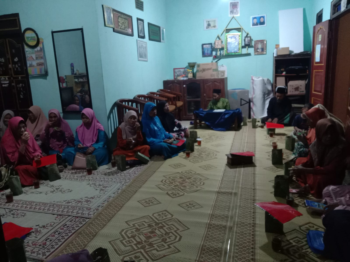 Pengajian rutin malam kamis/ kemisan ibu"  rw 35 nglarang  padukuhan Malangrejo