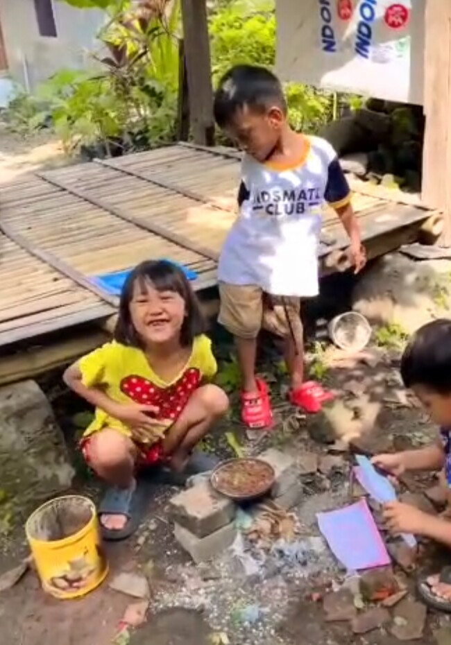 Bermain masak masakan saren