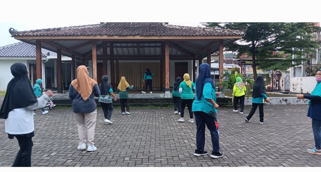 Senam Rutin RT 02 Pokoh