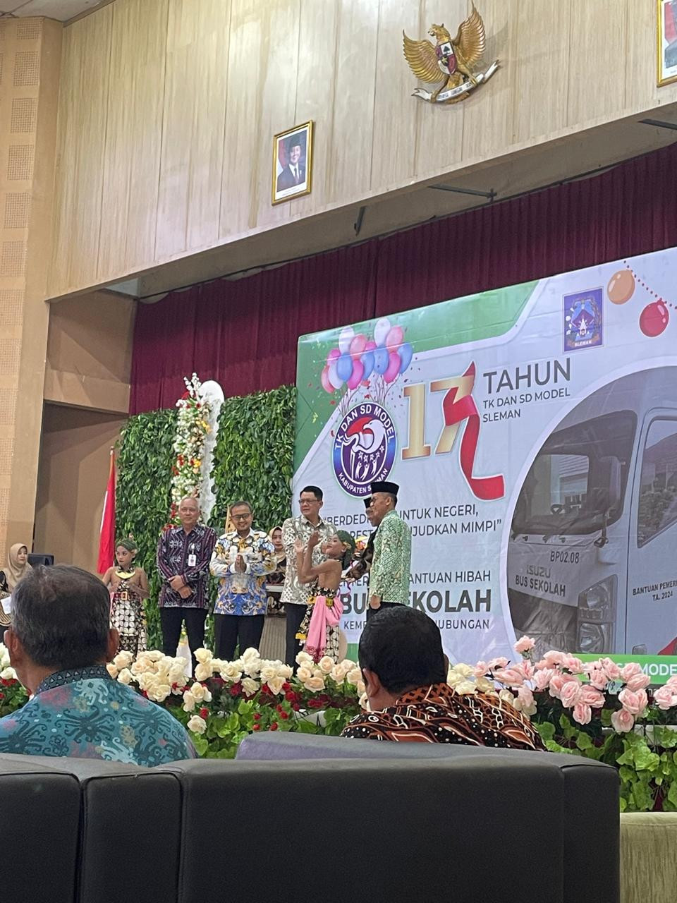 Penerimaan Bantuan BUS dari Kementrian Perhubungan Kepada SD Model di Padukuhan Blotan