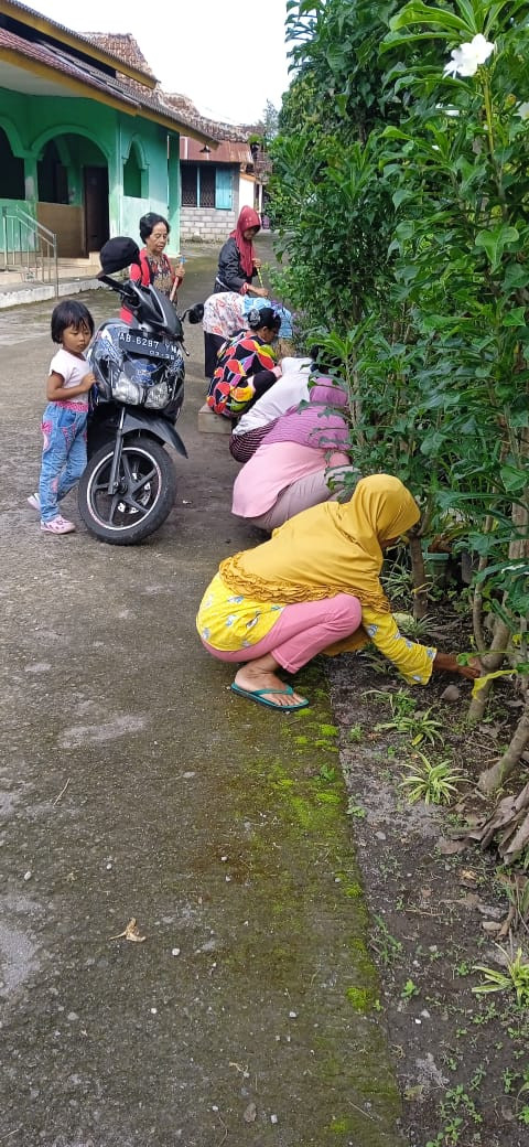 Penanaman pohon Padukuhan Sawahan Lor