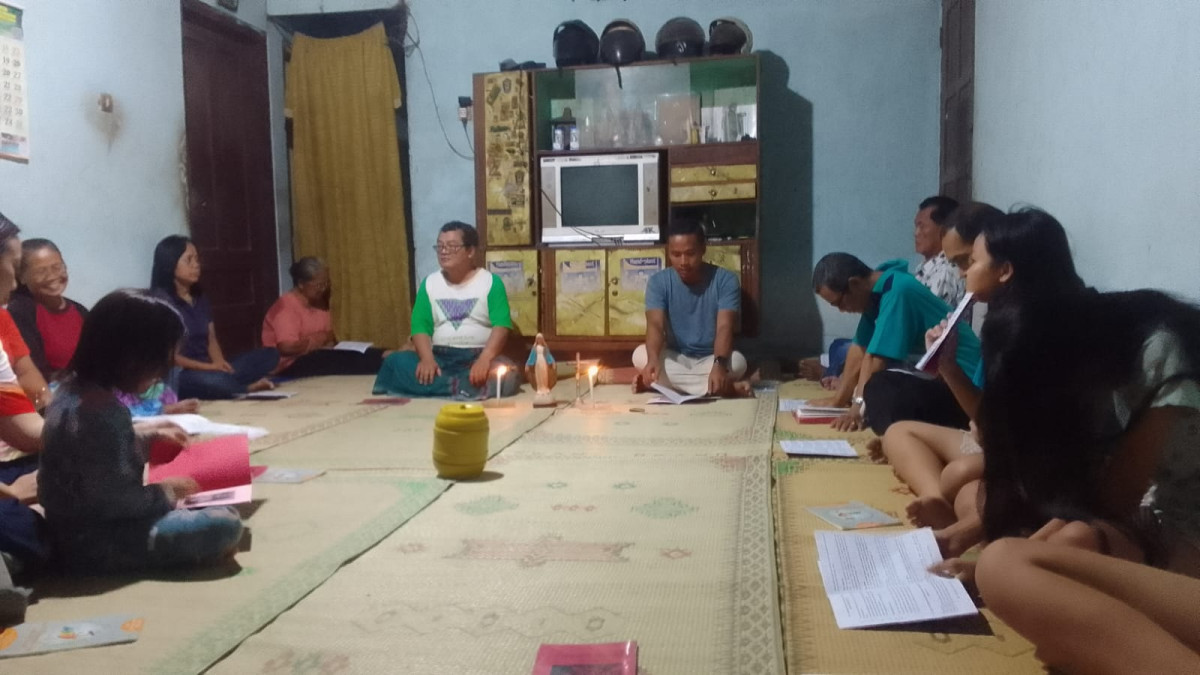 Doa Novena 7 Karunia Roh Kudus hr ke 3 d Rumah lingk Yustinus dusun Babadan