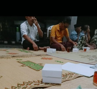 Pertemuan rutin Bapak bapak RT 04 Sanggrahan