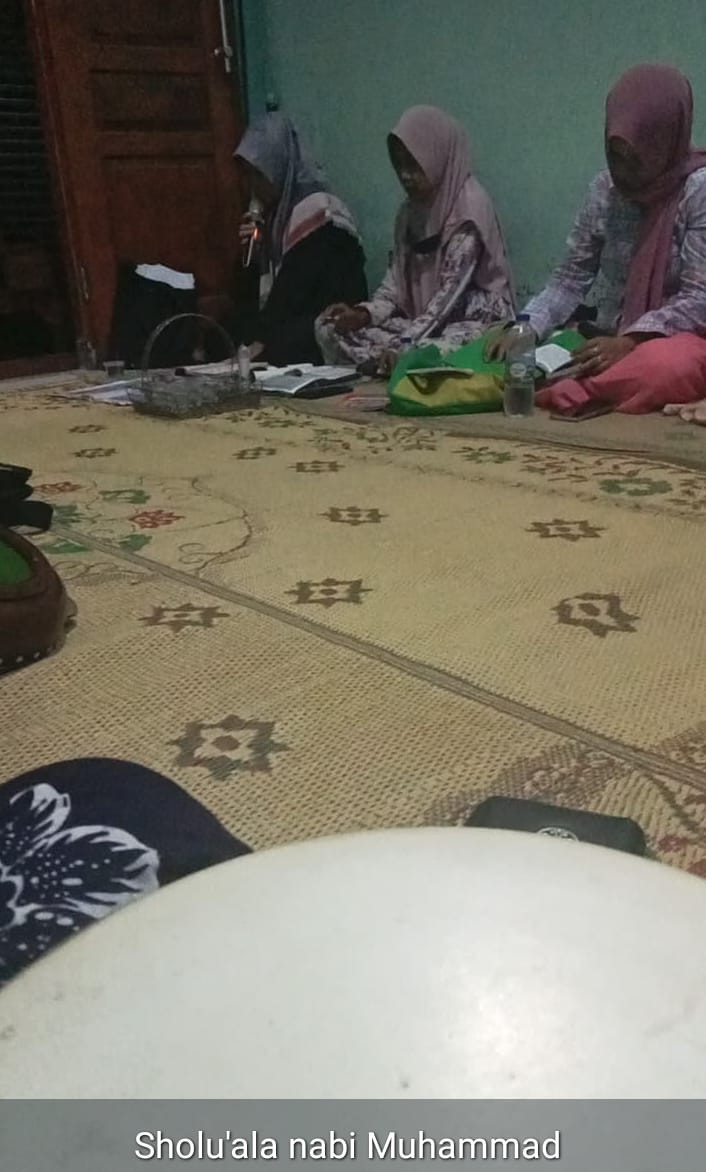 Latihan Rutin Hadroh Al Latifa Warga Krajan