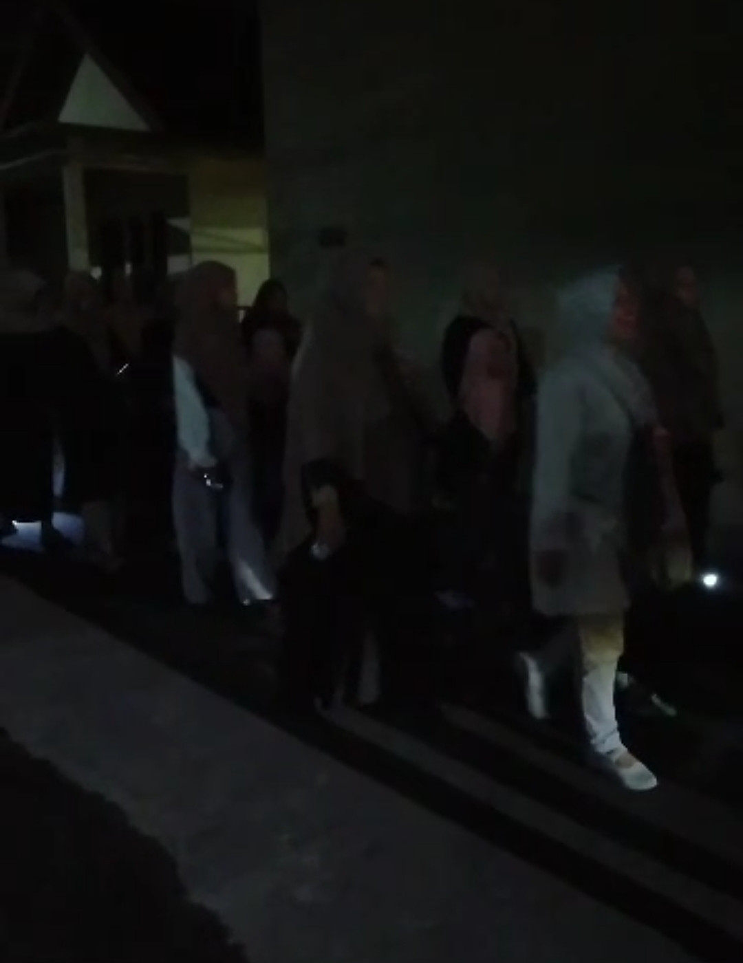 Kegiatan takbiran keliling anak anak TPA Masjid Baitul Makmur gebang jetis wedomartani