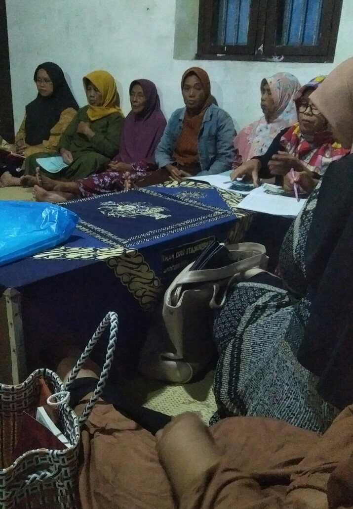 Arisan ibu ibu rt 4 rw 12 saren