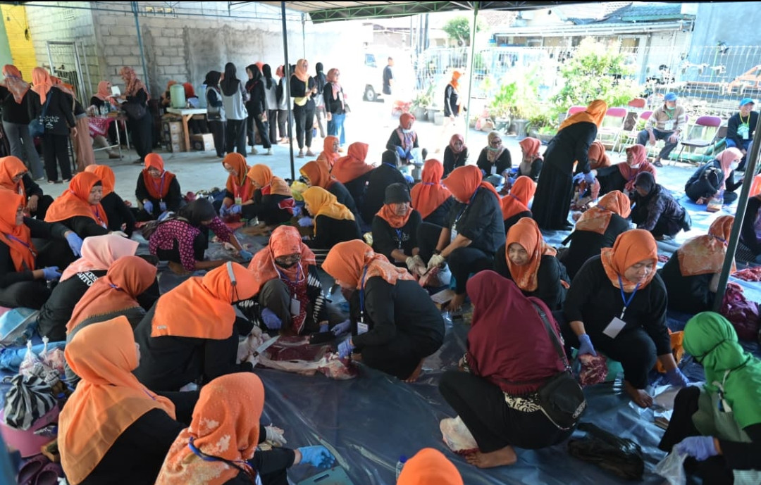 Kegiatan penyembelihan hewan qurban di masjid Al marhamah perumahan candi gebang permai Jetis wedomartani