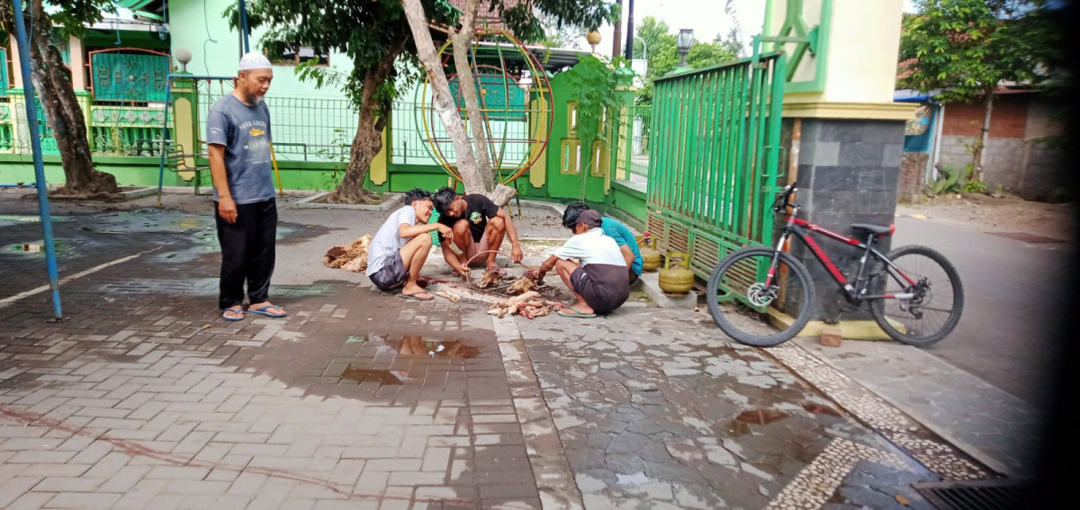 Kegiatan kerja bakti ibu2, remaja dan bapak2 padukuhan malangrejo