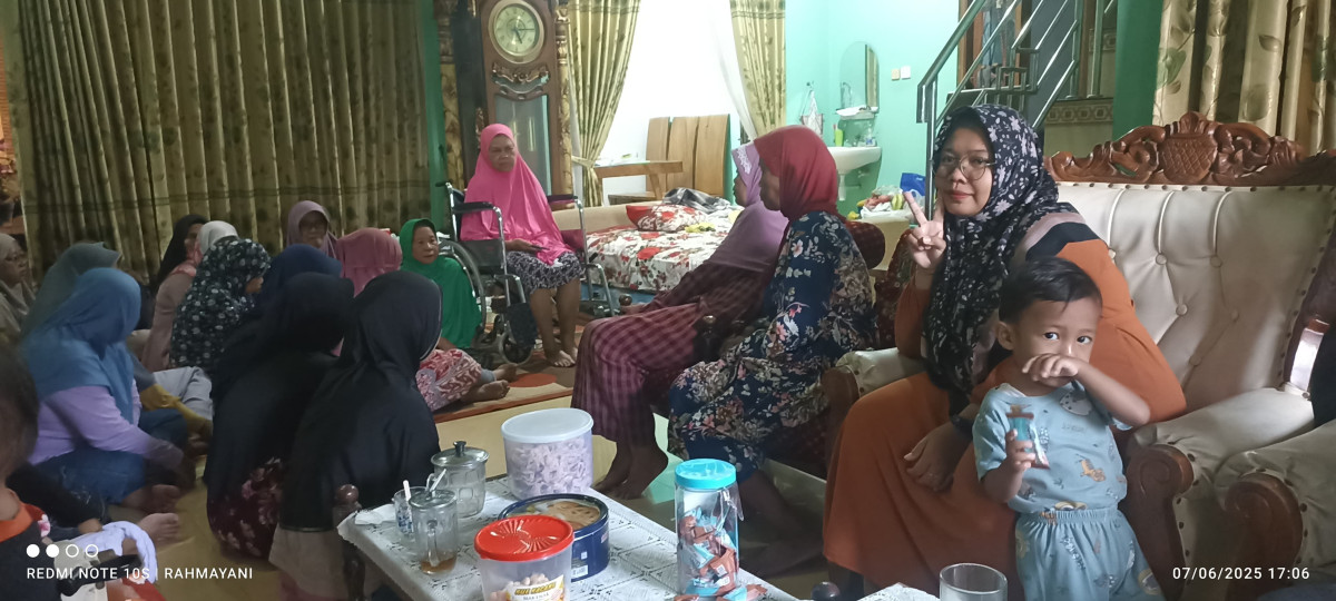 Kegiatan tilikan orang sakit dirumah ibu hj suwartini gebang RT 06 Jetis wedomartani