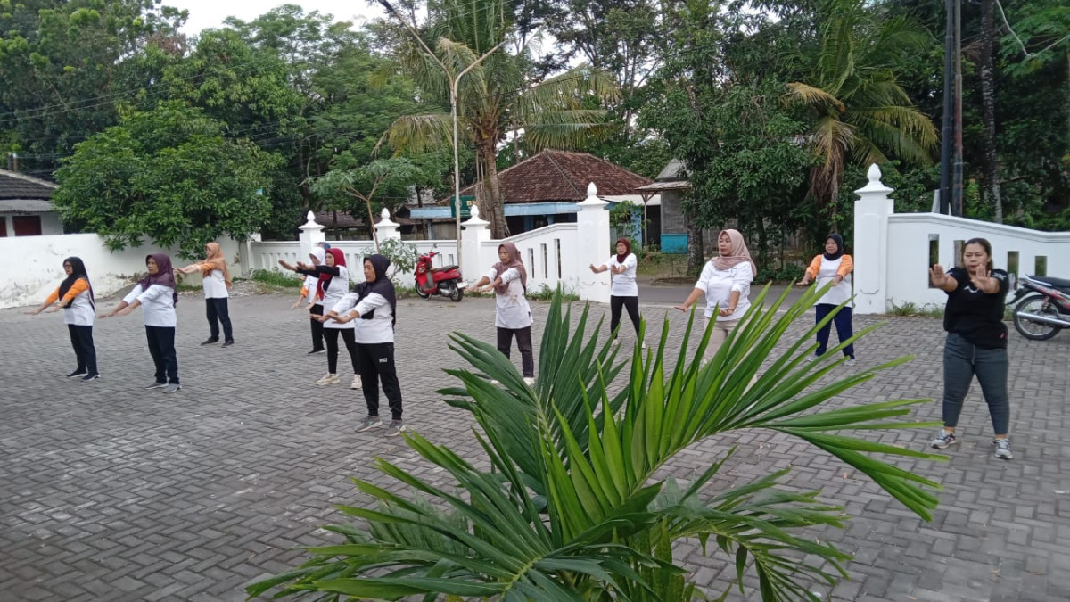 Senam Rutin RT 02 Pokoh