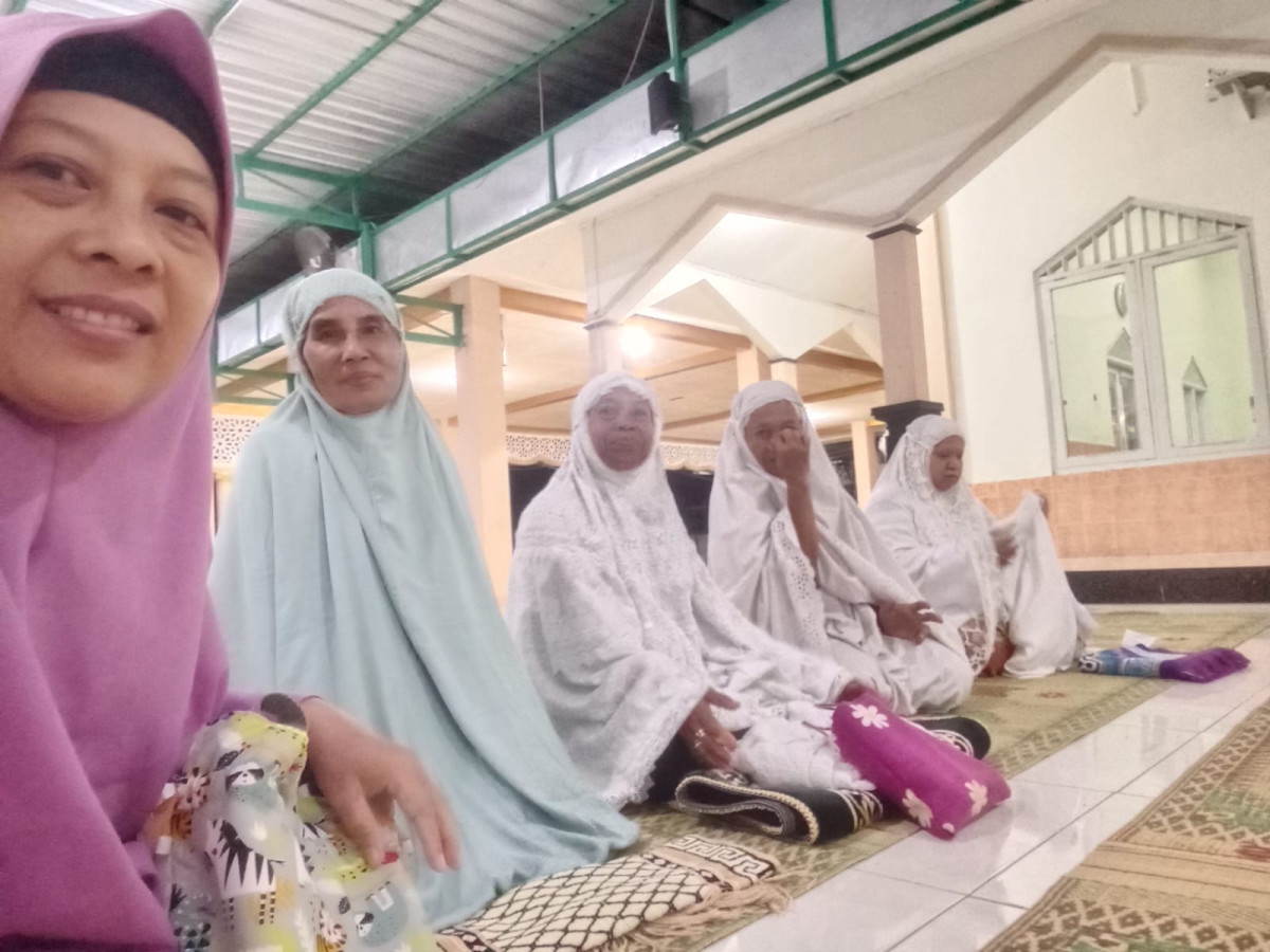 Kajian Ibu-Ibu Minggu Pagi Bakda Subuh Masjid Al Amin Pokoh