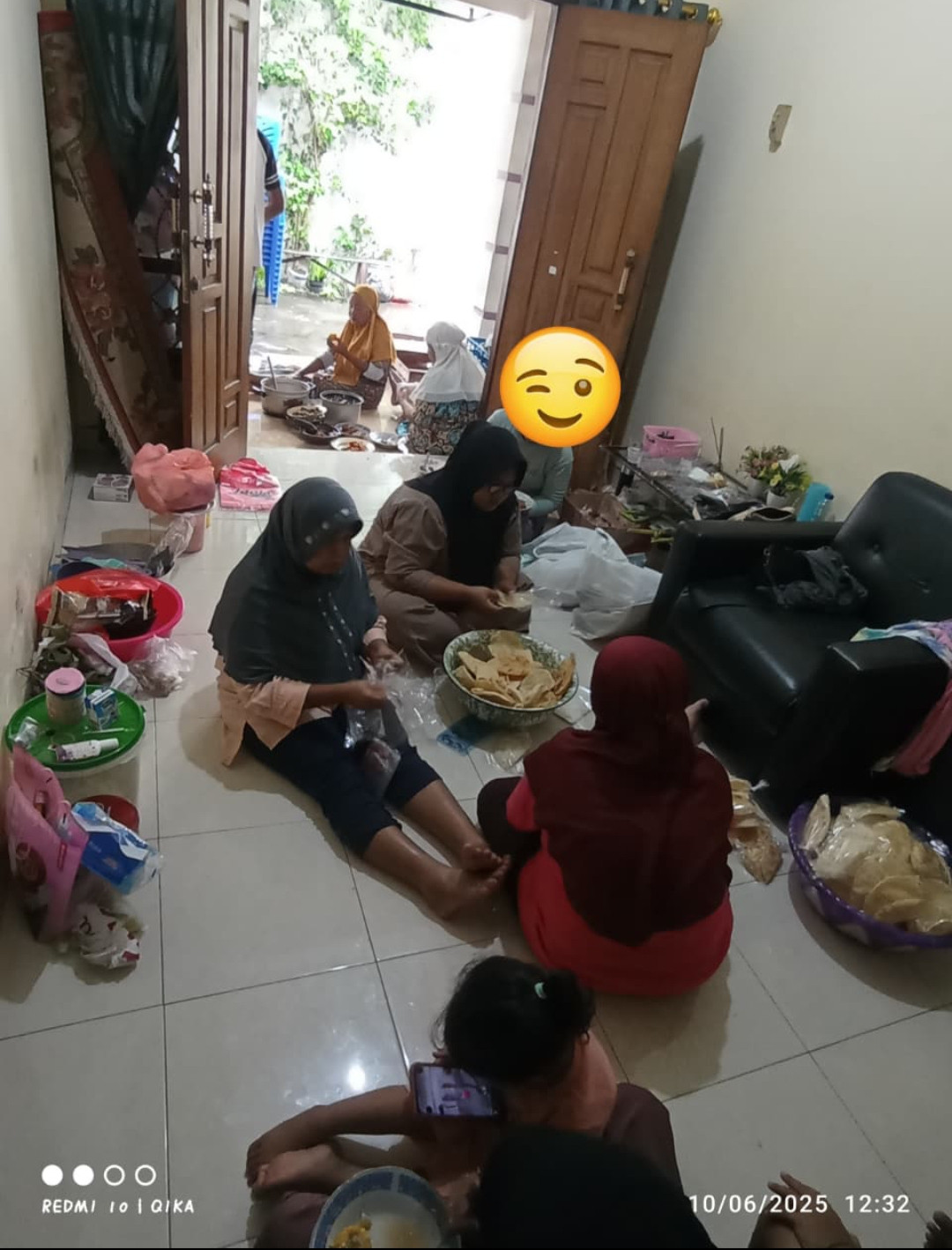 Rewang guyup rukun ibu ibu RT 06 untuk tahlilan di gebang jetis wedomartani