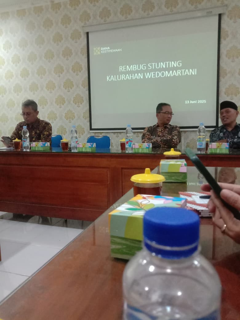 Rembug stunting yg di hadiri oleh kader krajan