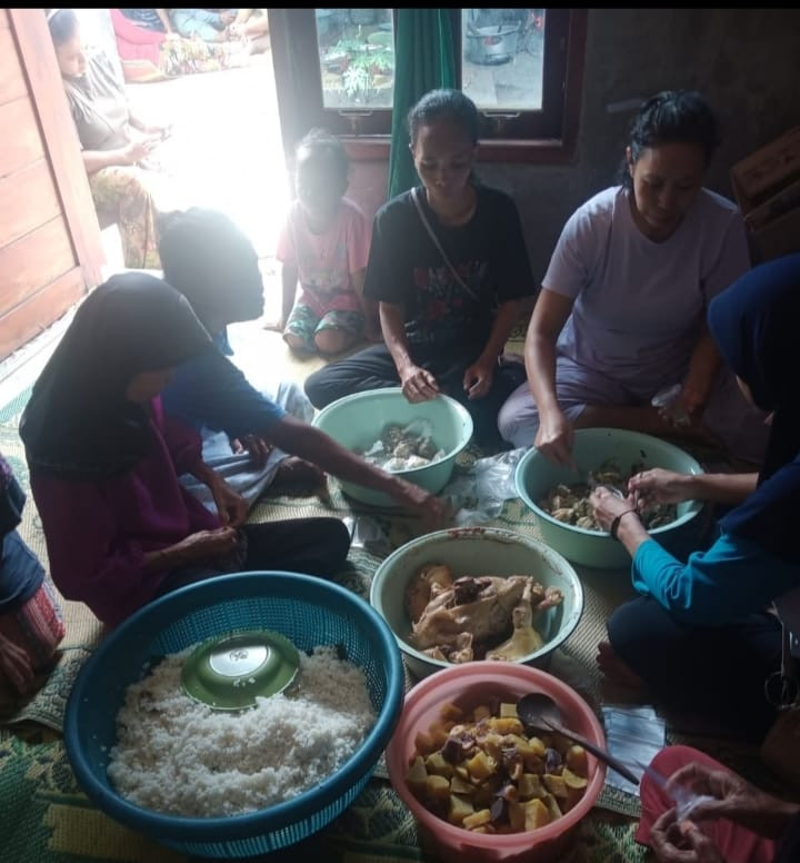 Rewang Memperingati 7 Hari Meninggalnya Warga RT 01 Padukuhan Pokoh