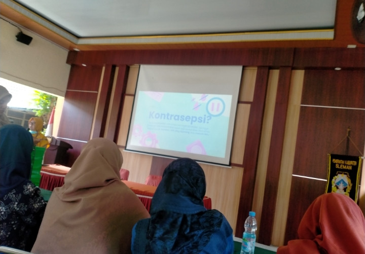 Kader karanganyar mengikuti sosialisasi KB