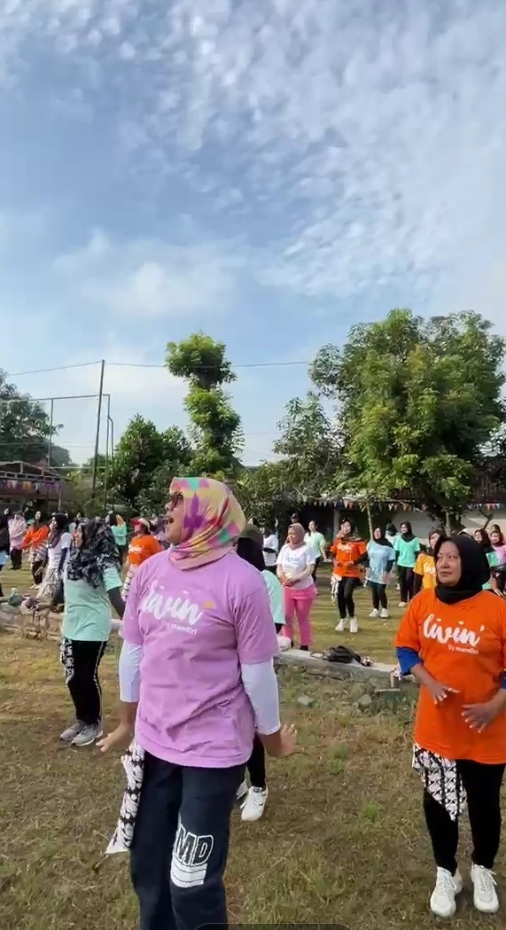 Senam Mandiri Sahabat desa warga Gondanglegi