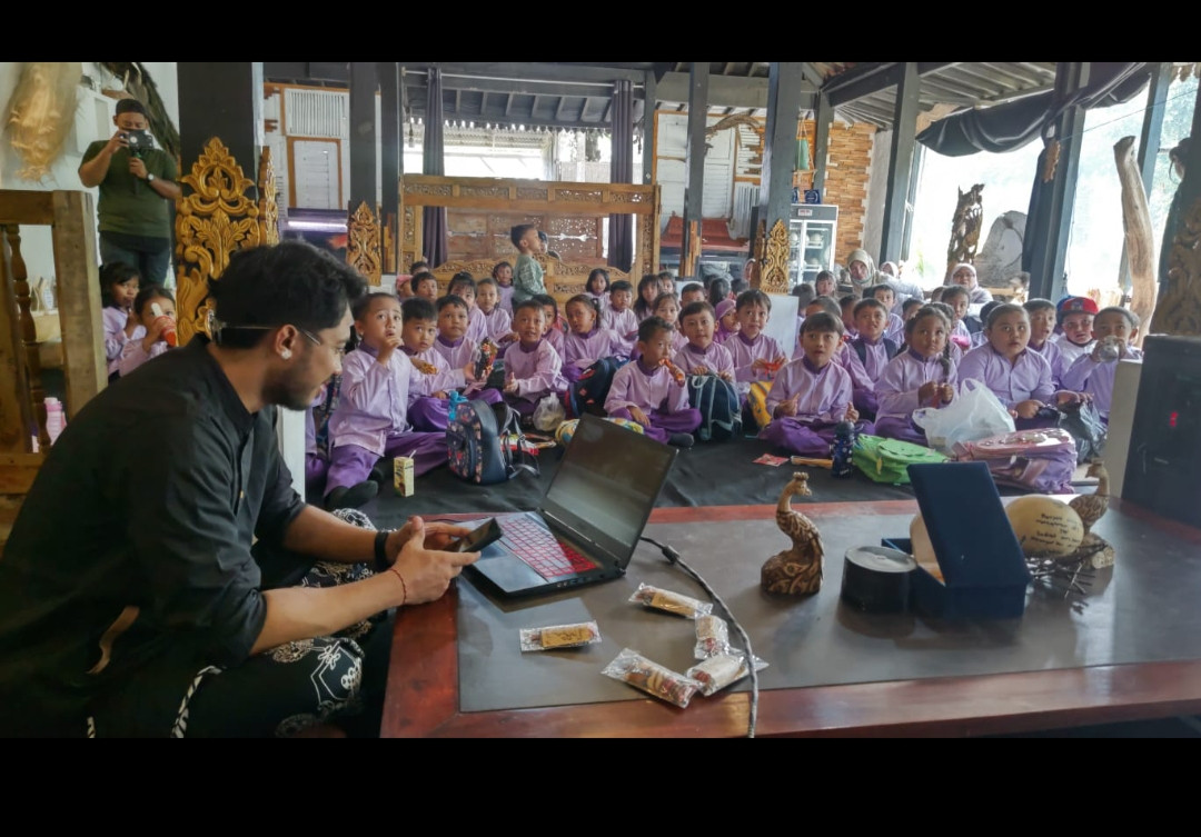 Kunjungan paud Nurul Dzikri ke kawasan candi gebang dan mahasvin farm diakhiri dengan menonton  film sejarah penemuan candi gebang dan asal usul burung onta di gebang jetis Wedomartani