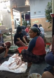 Masak besar untuk acara takbiran warga Sanggrahan