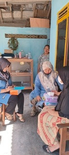 Kunjungan rumah lansia oleh kader Sanggrahan