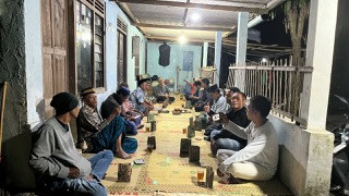 Pertemuan rutin bapak bapak RT03 Karangasem Sanggrahan