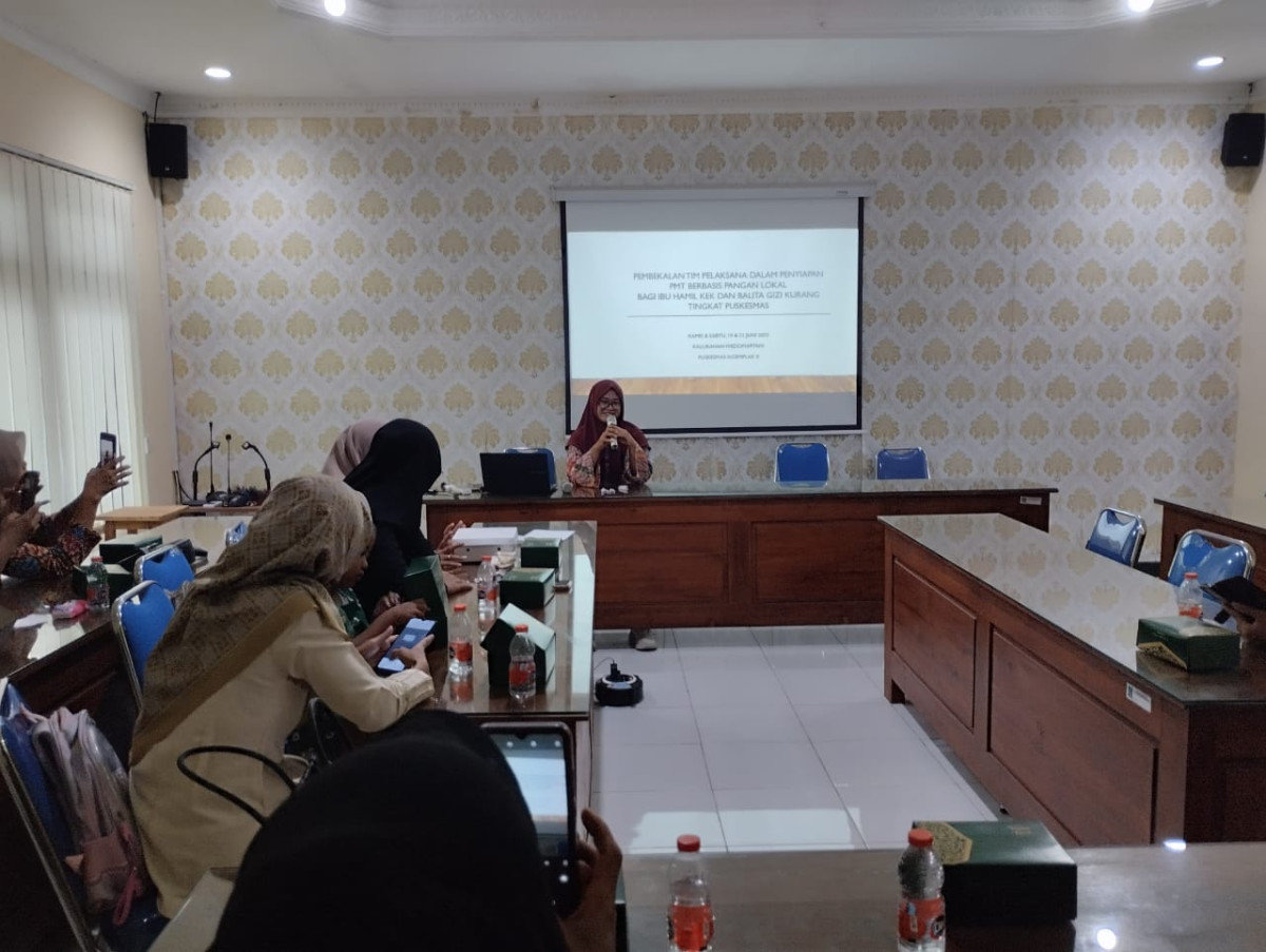 Bimtek persiapan pelaksanaan PMT lokal yg di hadiri oleh kader krajan