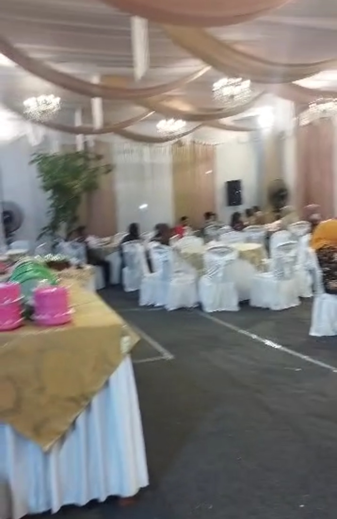 Guyup rukun warga perumahan muslim Darussalam dalm mempersiapkan hajatan pernikahan putra dari bapak Prof.Drs.ismoyojati di jetis wedomartani