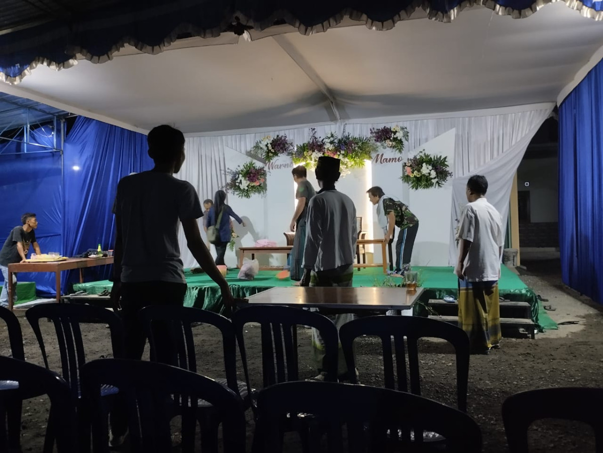 Gotong Royong Menyiapkan Tempat Pernikahan Warga RT 03 Padukuhan Pokoh
